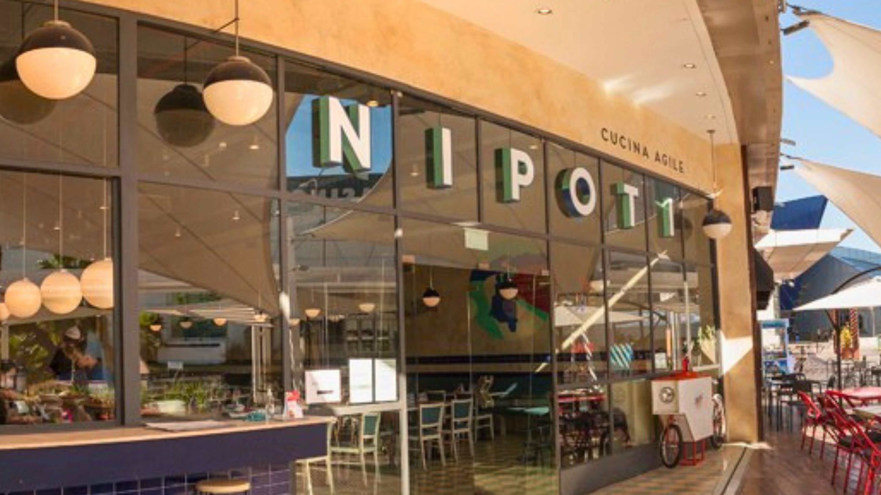 Frente vidriado de Nipoti en Mendoza Plaza Shopping